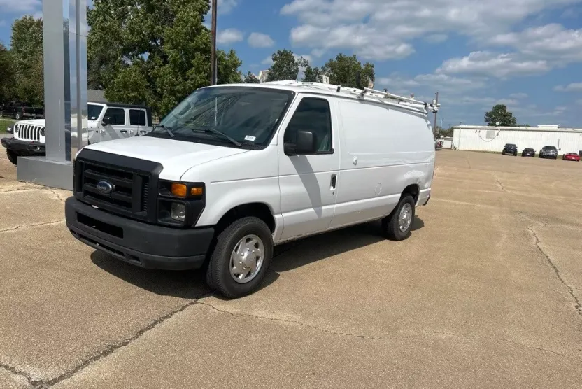 2010 Ford E-250 photo 1