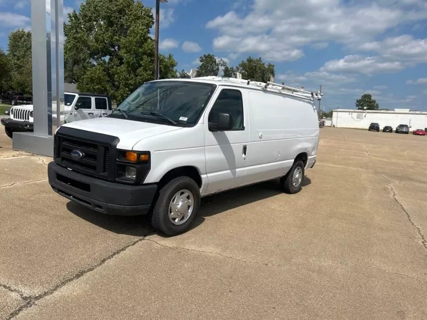 2010 Ford E-250 photo 1