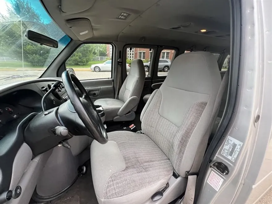 1999 Ford E-350 photo 4
