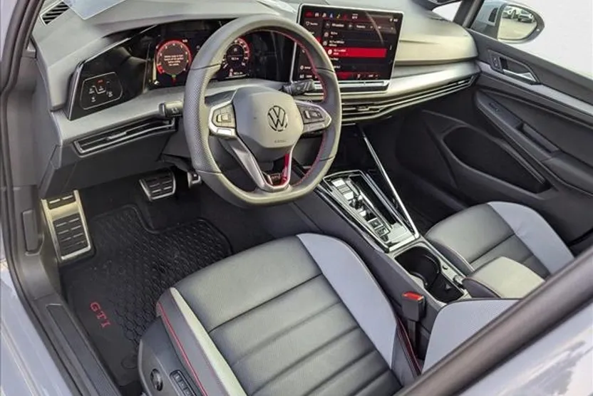2025 Volkswagen Golf GTI SE photo 1