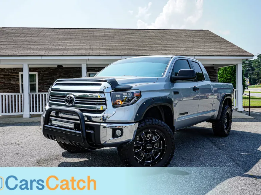 2017 Toyota Tundra SR5 photo 1