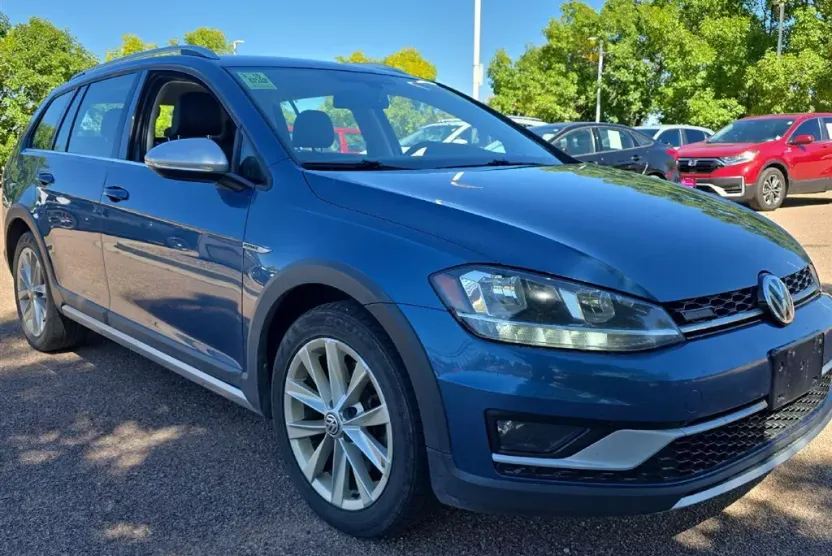 2019 Volkswagen Golf Alltrack S photo 1