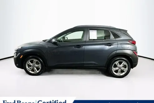 2022 Hyundai Kona SEL photo 2