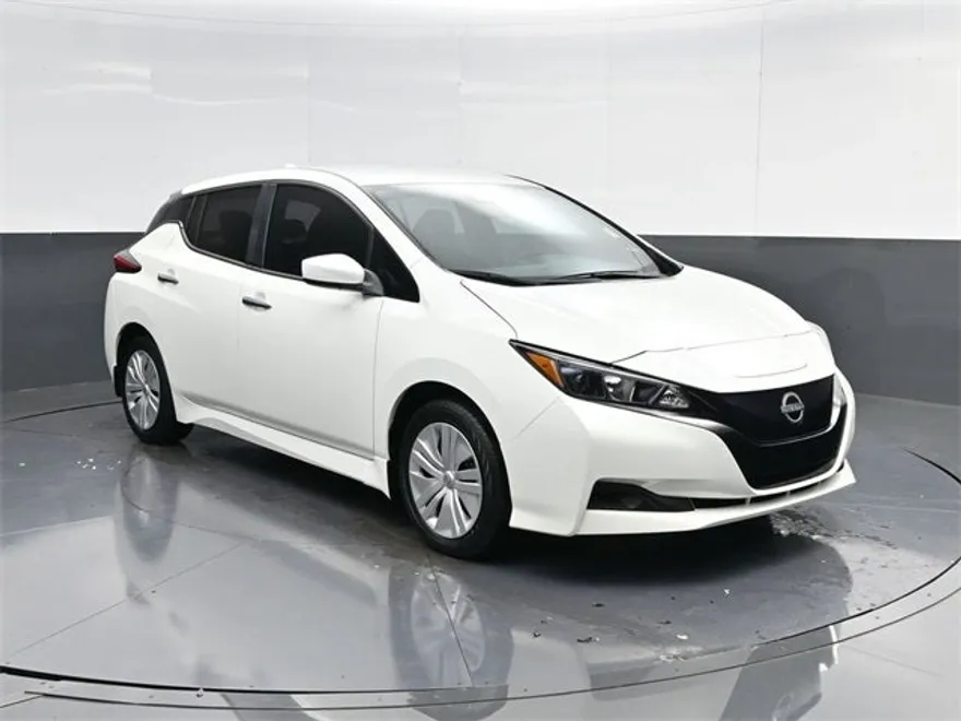 2023 Nissan Leaf S photo 1