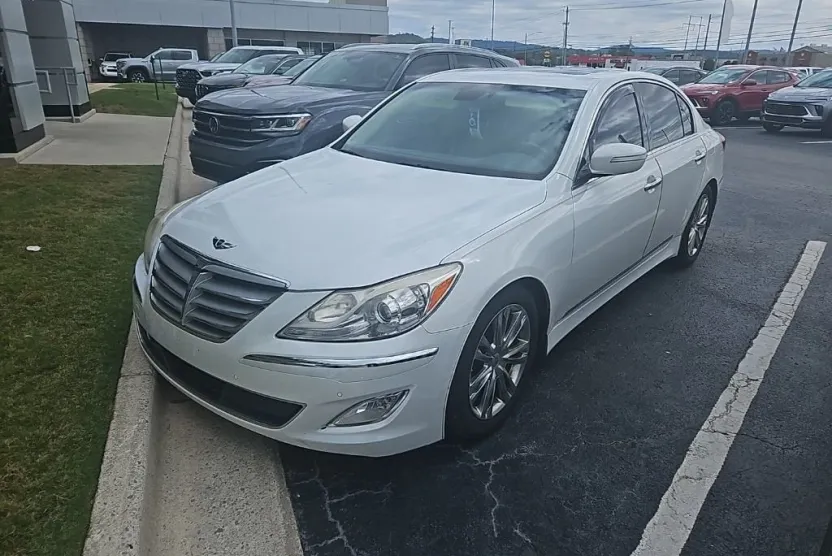 2012 Hyundai Genesis 4.6 photo 1