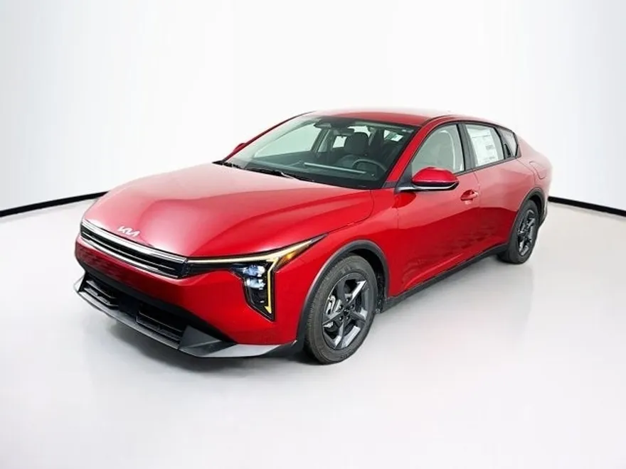 2025 Kia K4 LXS photo 1