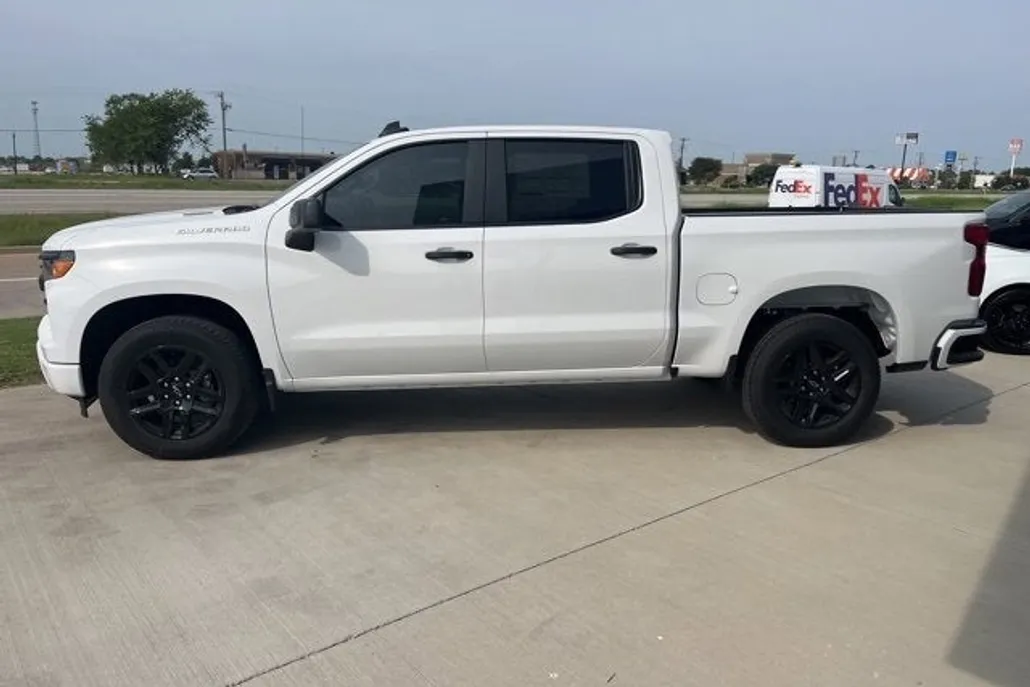 2026 Chevrolet Silverado 1500 Custom photo 1