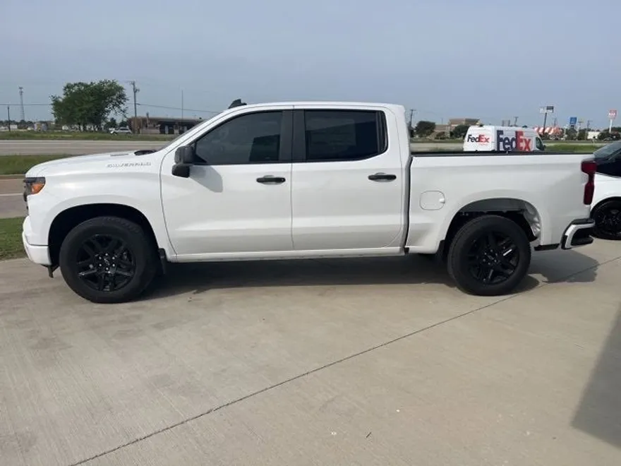 2026 Chevrolet Silverado 1500 Custom photo 1