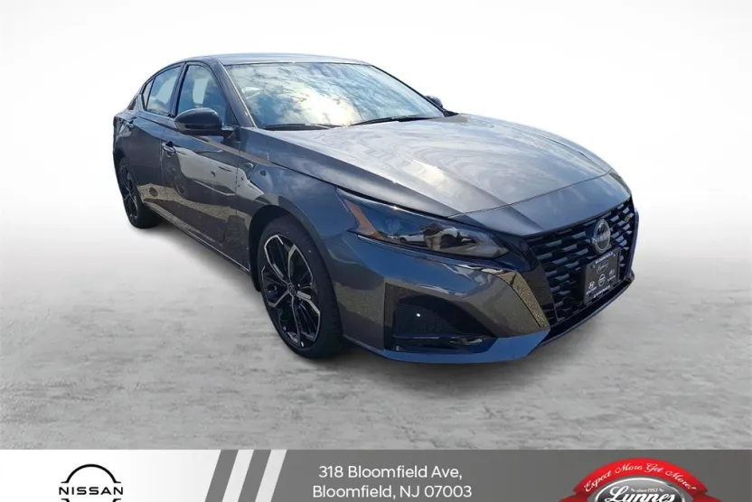2025 Nissan Altima SR photo 1