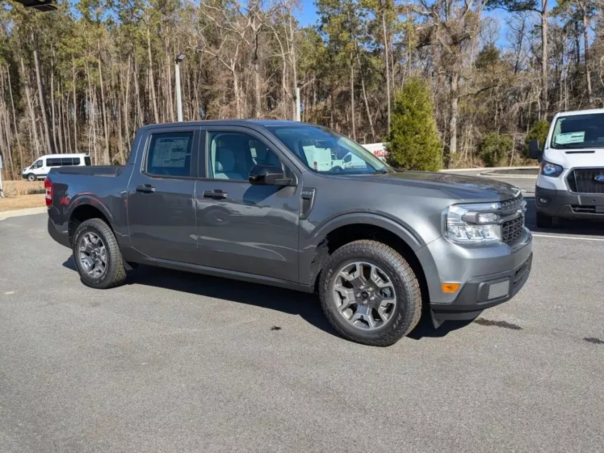 2024 Ford Maverick XLT photo 1