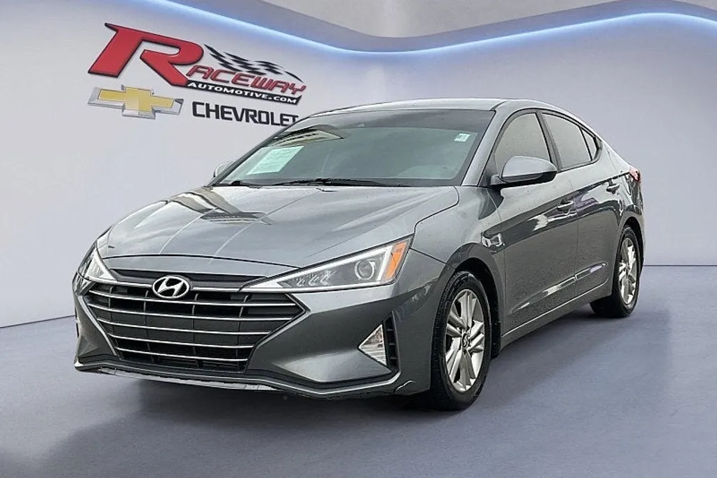 2019 Hyundai Elantra SEL photo 1