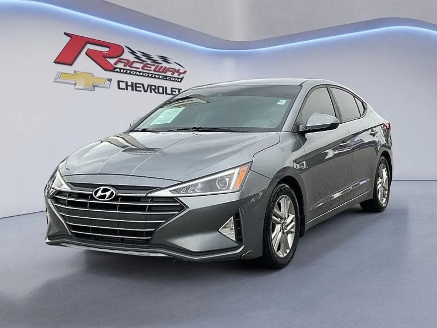 2019 Hyundai Elantra SEL photo 1