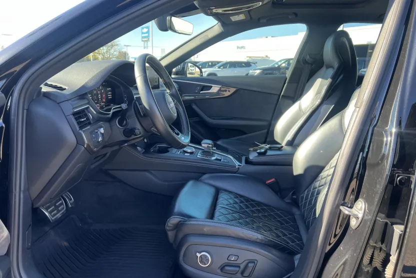 2019 Audi S4 Base Prestige photo 1