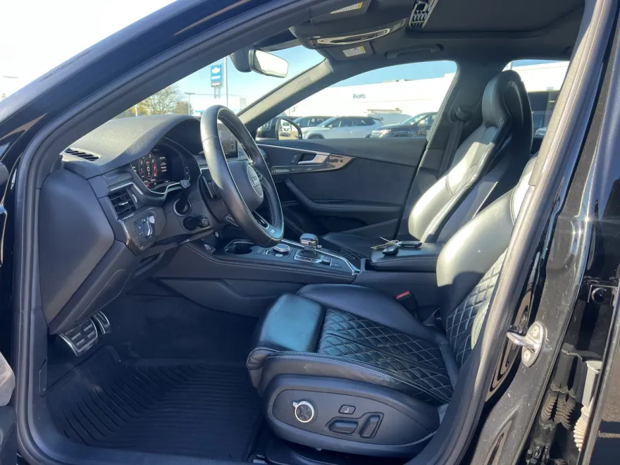 2019 Audi S4 Base Prestige photo 1