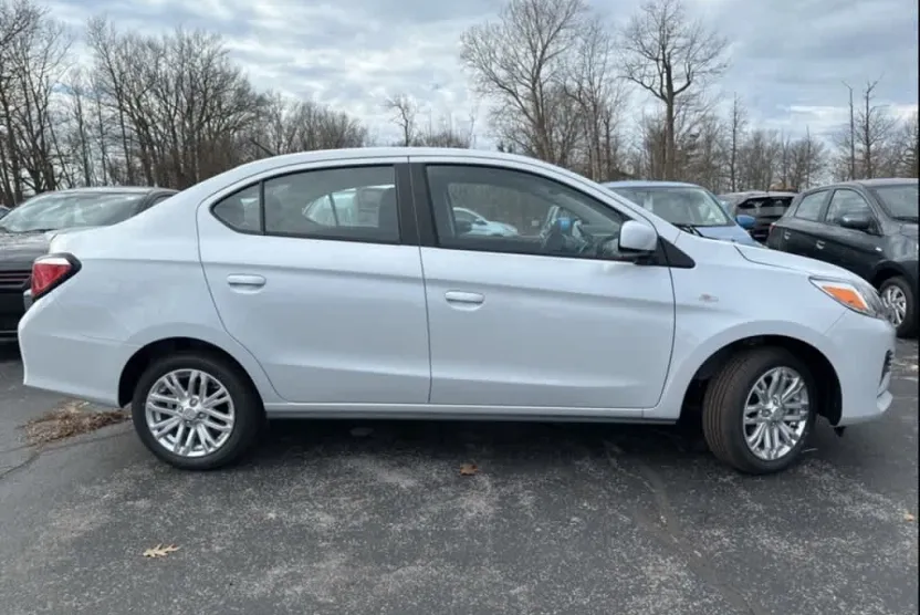 2024 Mitsubishi Mirage G4 LE photo 1