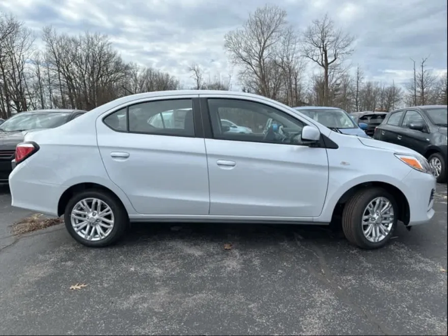 2024 Mitsubishi Mirage G4 LE photo 1