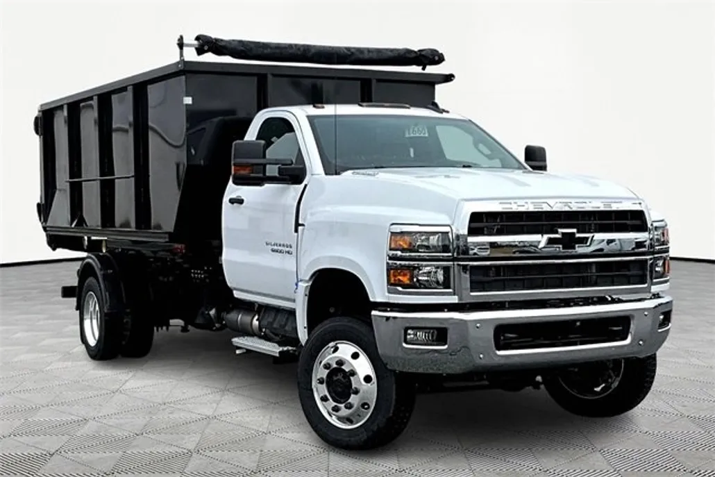 2024 Chevrolet Silverado 6500HD photo 1
