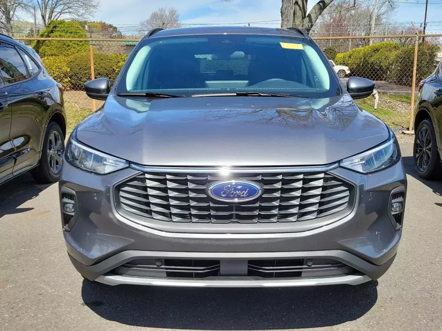 2024 Ford Escape Base photo 2