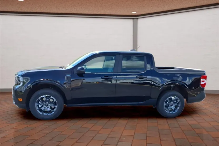 2025 Ford Maverick XLT photo 1