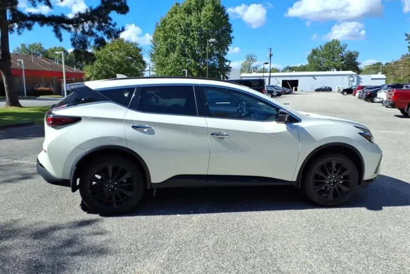 2023 Nissan Murano SV photo 1