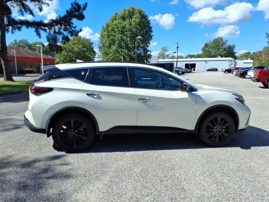 2023 Nissan Murano SV photo 1