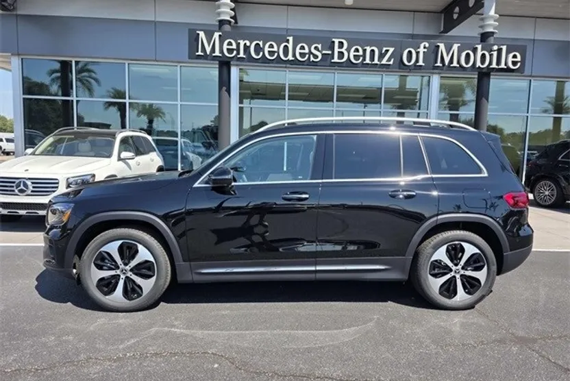 2026 Mercedes Benz GLB 250 photo 1