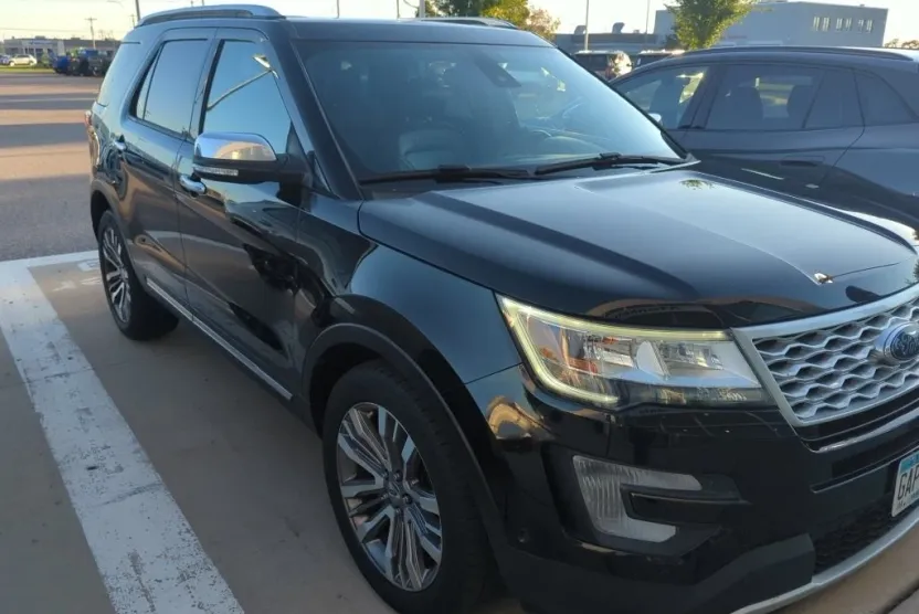 2017 Ford Explorer Platinum photo 1