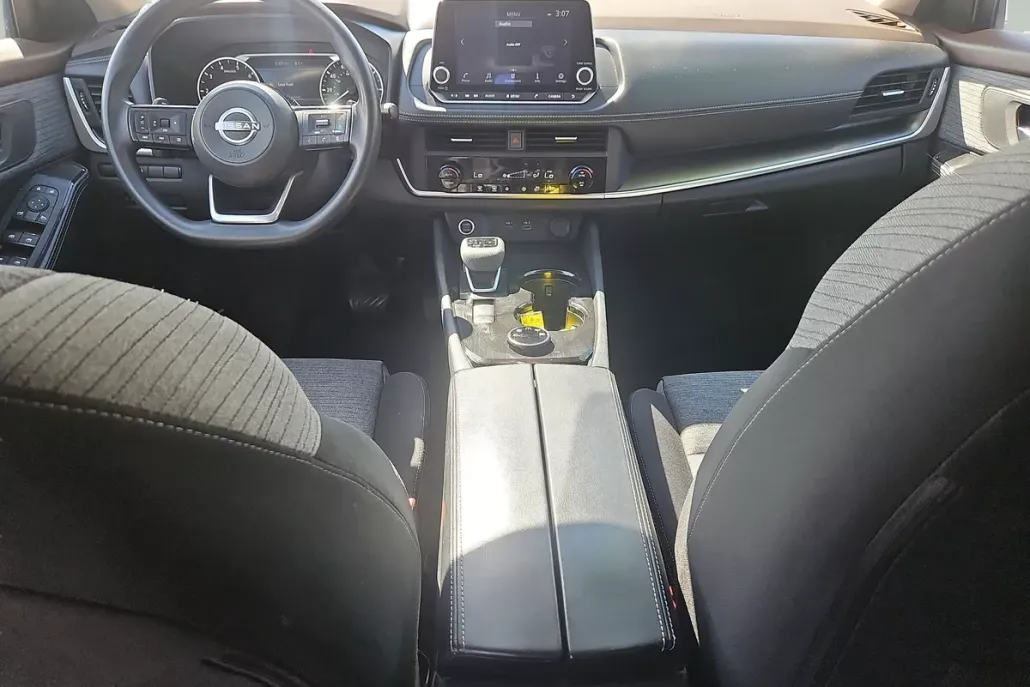 2023 Nissan Rogue SV photo 1