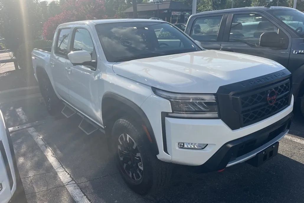 2022 Nissan Frontier PRO-4X photo 1