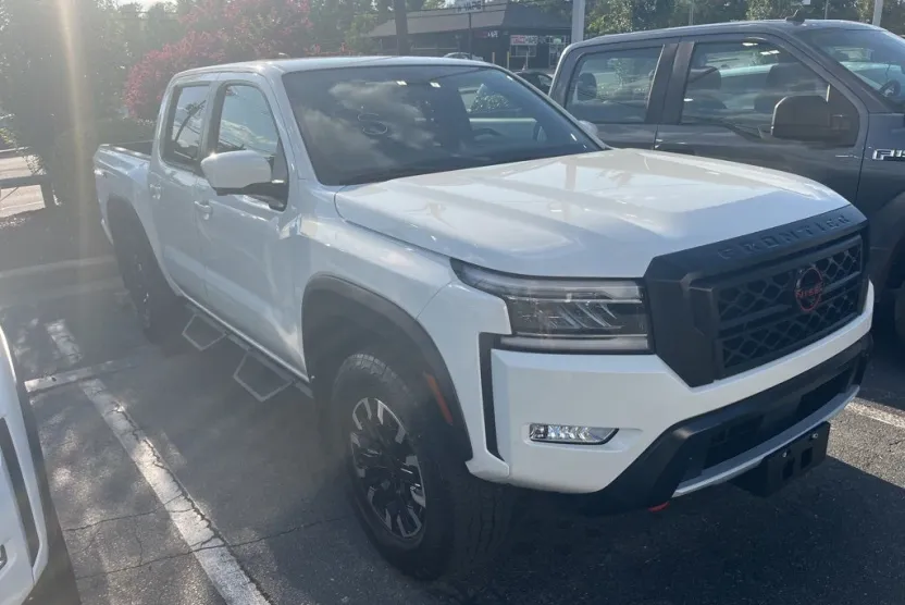 2022 Nissan Frontier PRO-4X photo 1