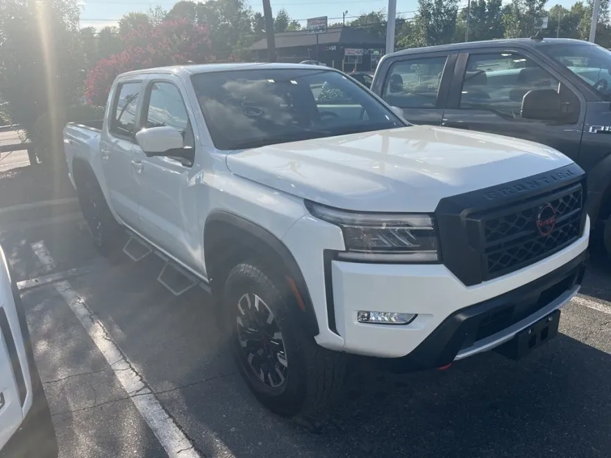 2022 Nissan Frontier PRO-4X photo 1