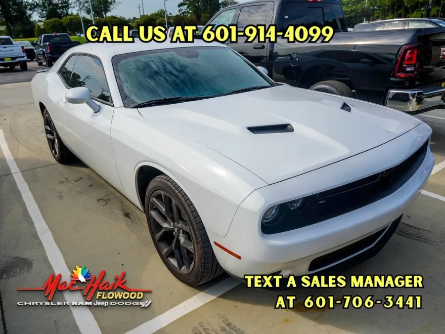 2023 Dodge Challenger SXT photo 1