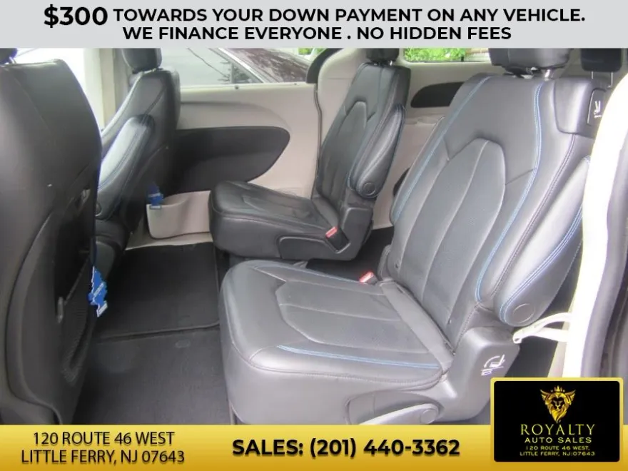 2021 Chrysler Pacifica Touring L photo 15