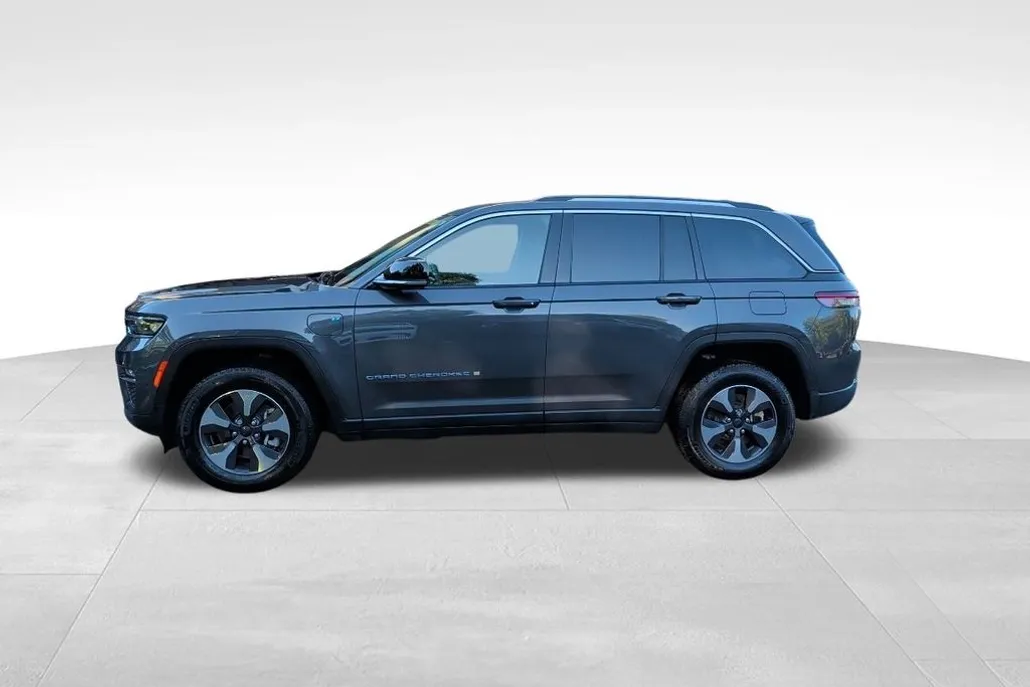 2022 Jeep Cherokee Limited 4xe photo 1