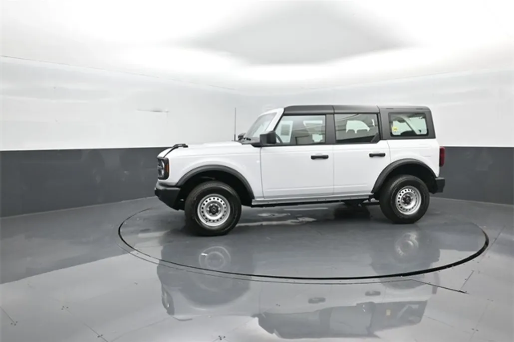 2025 Ford Bronco Base photo 1