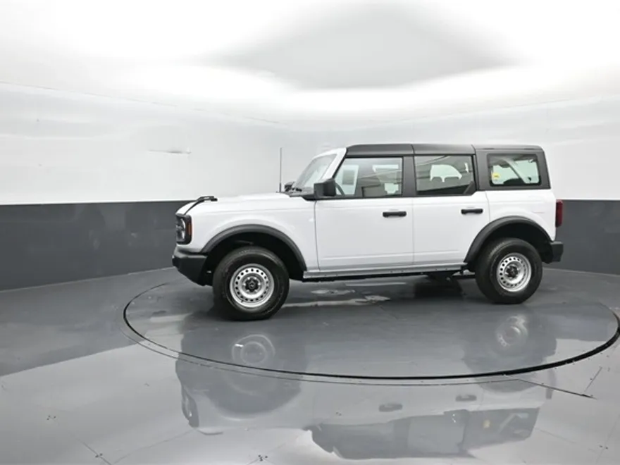 2025 Ford Bronco Base photo 1