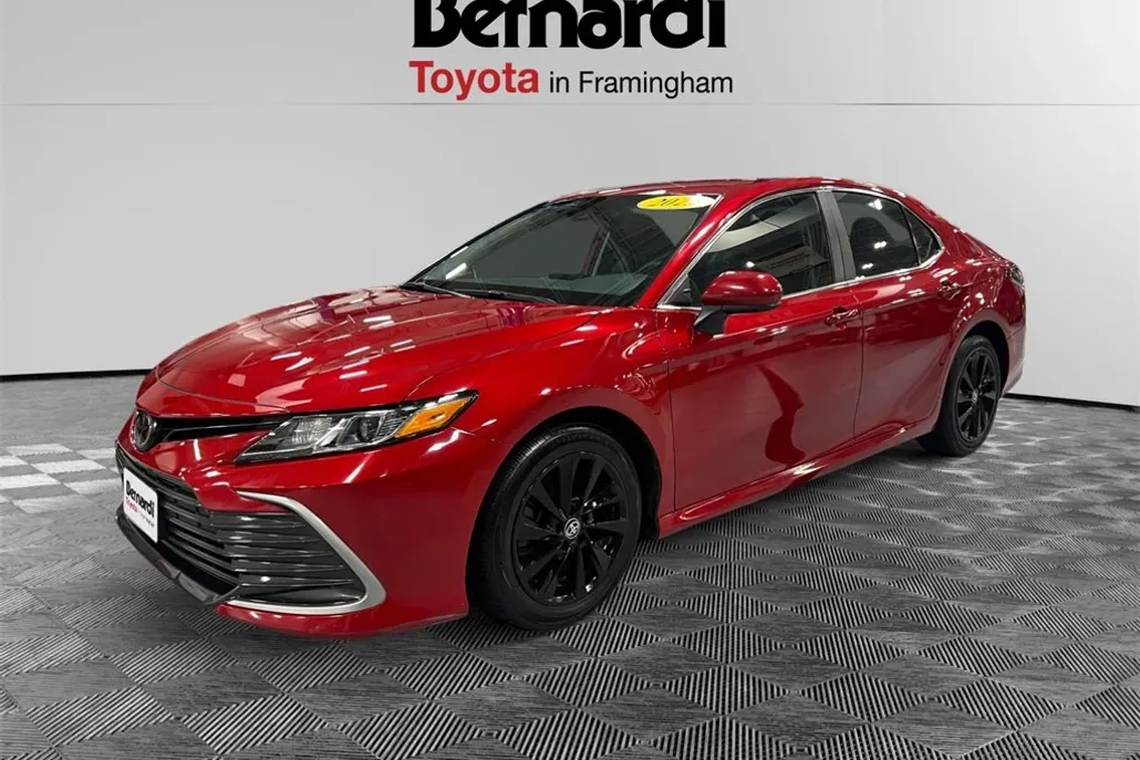 2023 Toyota Camry LE photo 1