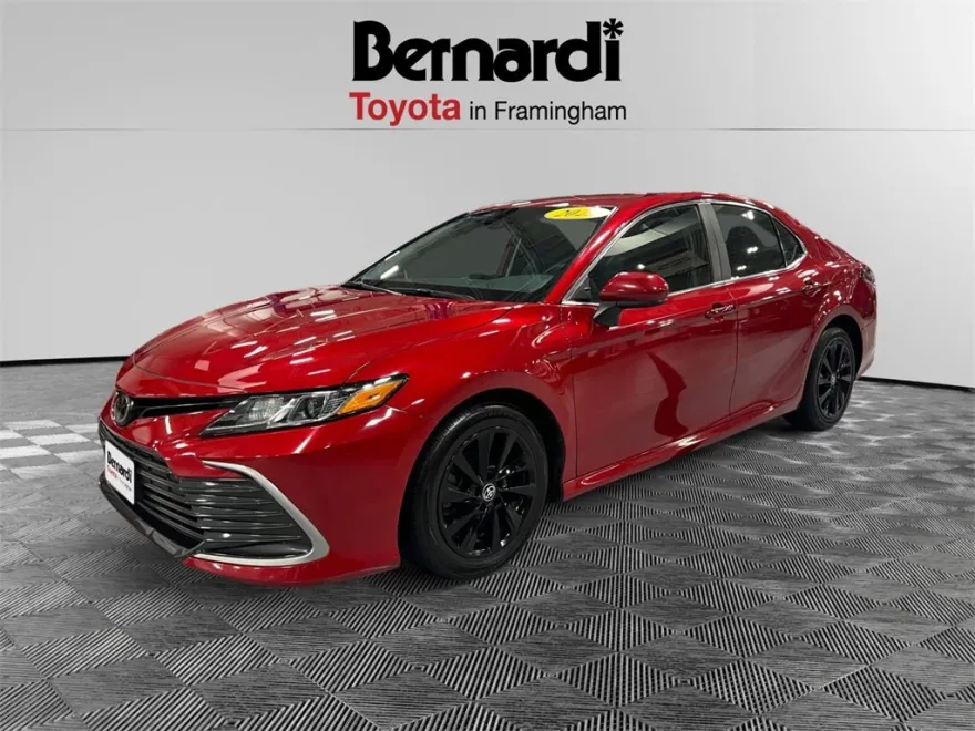 2023 Toyota Camry LE photo 1