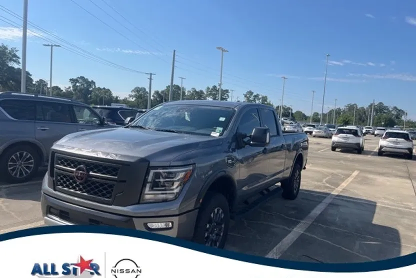 2024 Nissan Titan Crew Cab PRO-4X photo 1