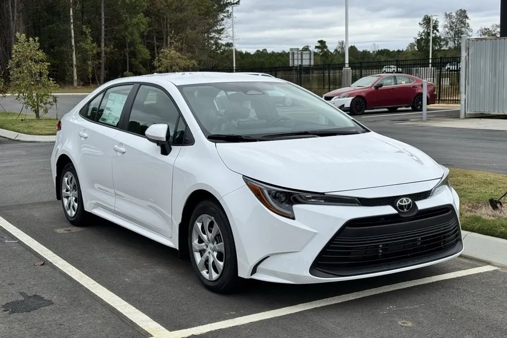 2026 Toyota Corolla LE photo 1