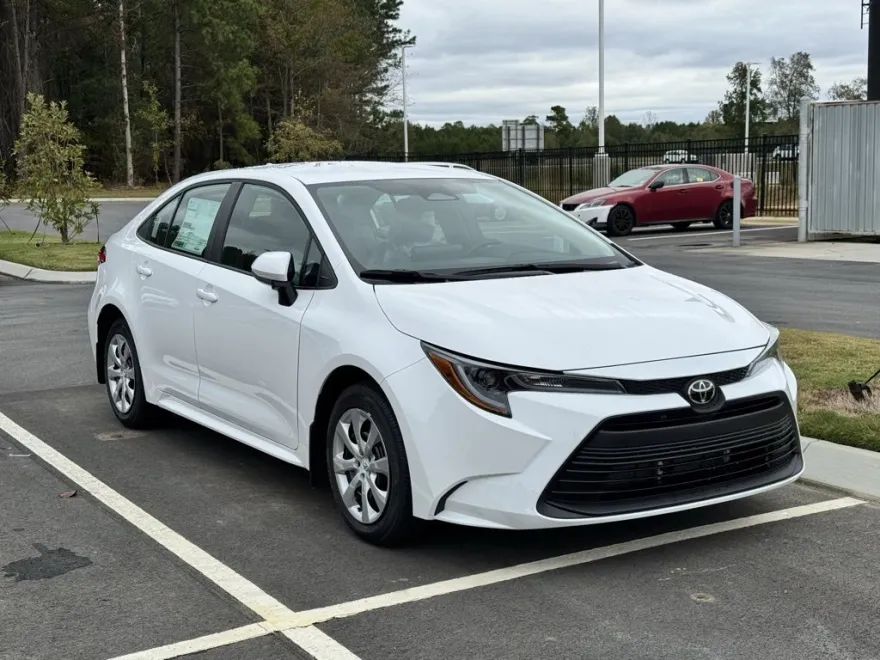 2026 Toyota Corolla LE photo 1