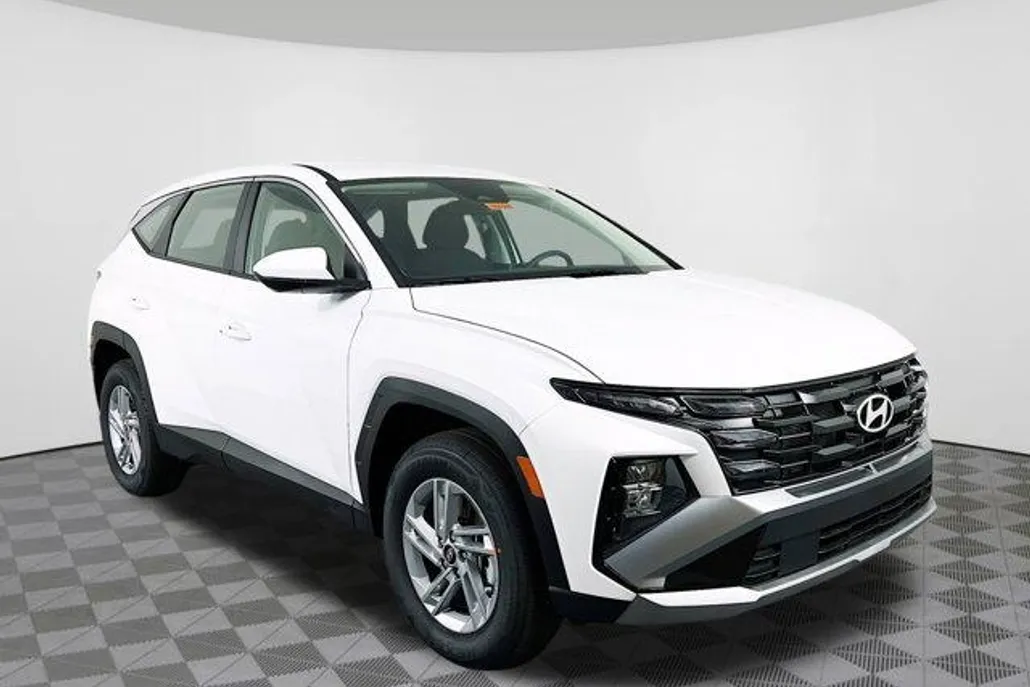 2025 Hyundai Tucson SE photo 1
