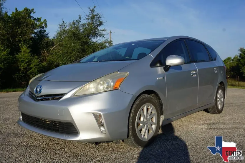 2014 Toyota Prius V Two photo 1