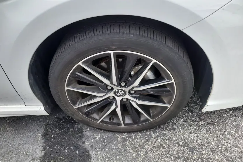 2023 Toyota Camry SE photo 1