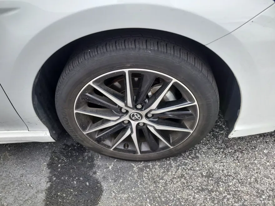 2023 Toyota Camry SE photo 1