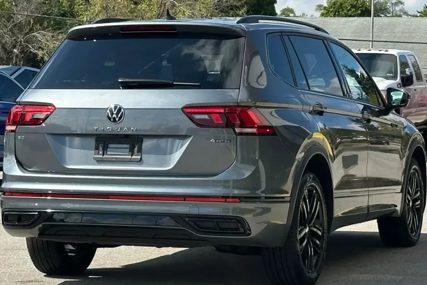 2022 Volkswagen Tiguan SE R-Line Black photo 1