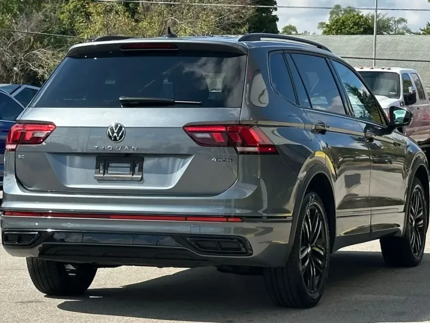 2022 Volkswagen Tiguan SE R-Line Black photo 1