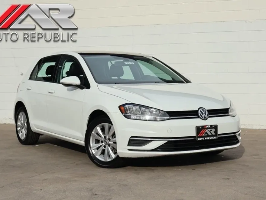 2020 Volkswagen Golf TSI photo 1