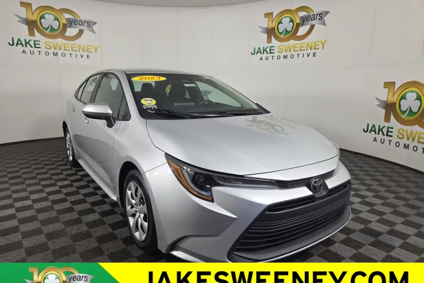 2023 Toyota Corolla LE photo 1