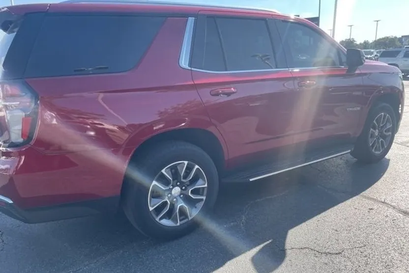 2021 Chevrolet Tahoe LT photo 1
